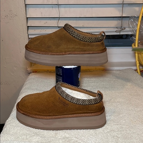 Men's Tan Slip-On Shoes - Picture 4 of 8